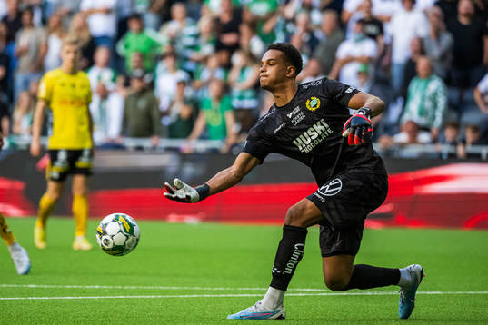 Hammarbys målvakt Oliver Dovin