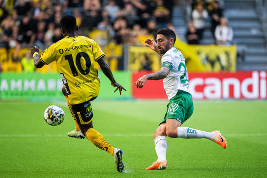 Hammarbys Nahir Besara och Elfsborgs Michael Baidoo