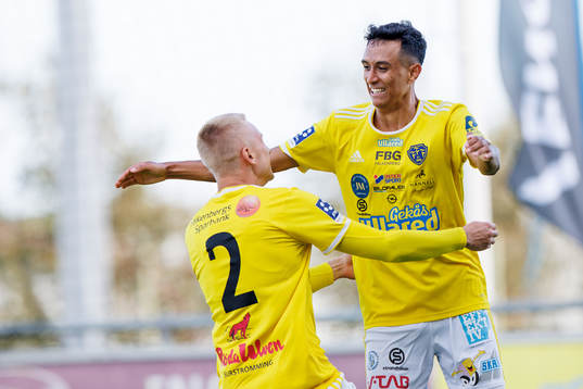 Falkenbergs Oliver Hintsa jublar