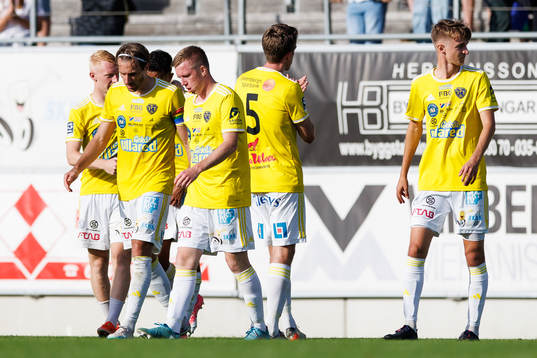 Falkenbergs spelare jublar