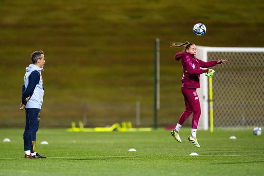 Head coach Jorge Vilda and Irene Guerrero of the Spanish