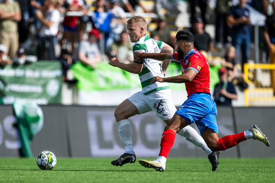 Västerås SKs Simon Johansson och Helsingborgs Amin