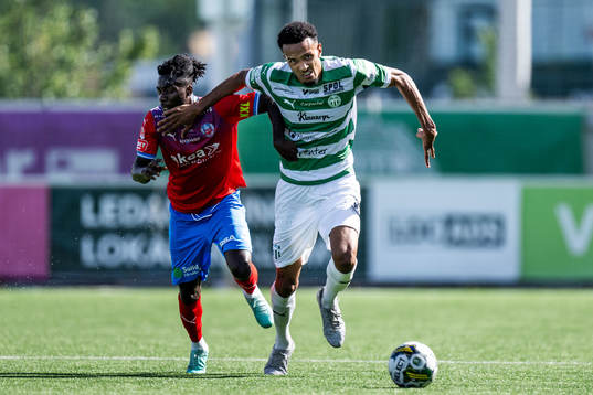 Västerås SKs Alex Douglas och Helsingborgs Benjamin Acquah
