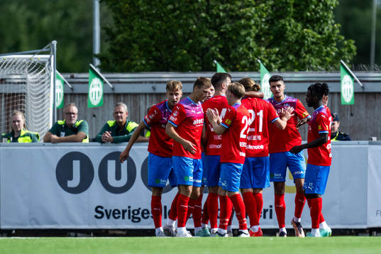 Helsingborgs Amin Al-Hamawi jublar med lagkamrater
