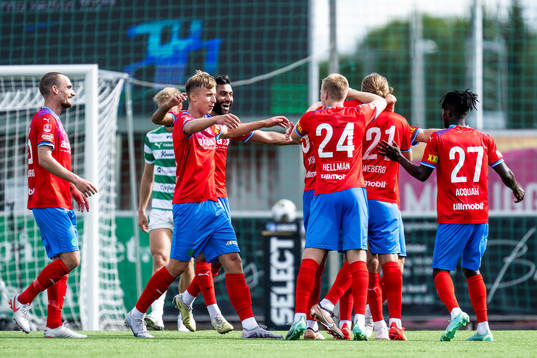 Helsingborgs Charlie Weberg jublar med lagkamrater