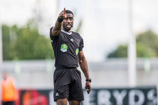 Domare Fredrik Oppong