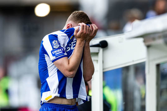 IFK Göteborgs Sebastian Ohlsson lämnar planen