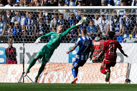 IFK Göteborgs målvakt Pontus Dahlberg släpper in 0-1