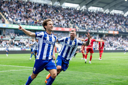 IFK Göteborgs Arbnor Mucolli och Sebastian Eriksson jublar