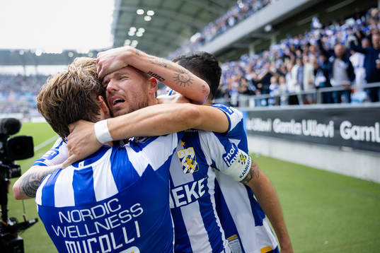 IFK Göteborgs Marcus Berg jublar med lagkamrater
