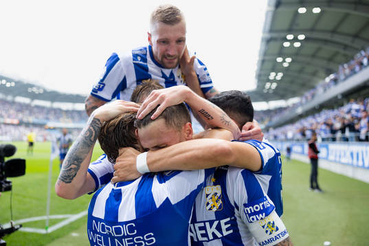 IFK Göteborgs Marcus Berg jublar med lagkamrater