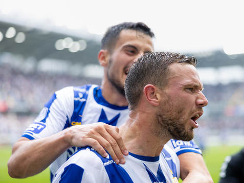 IFK Göteborgs Marcus Berg jublar ihop med Astrit Selmani