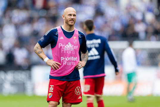 Djurgårdens Magnus Eriksson värmer upp