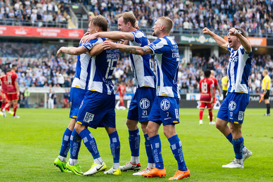 IFK Göteborgs spelare jublar