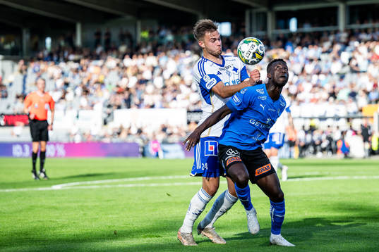 IFK Norrköpings Anton Eriksson och Halmstads Naeem Mohammed