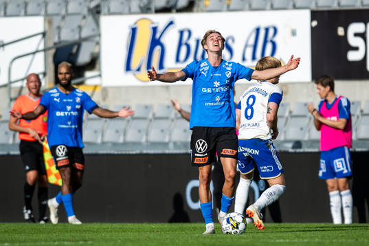 Halmstads Erik Ahlstrand reagerar