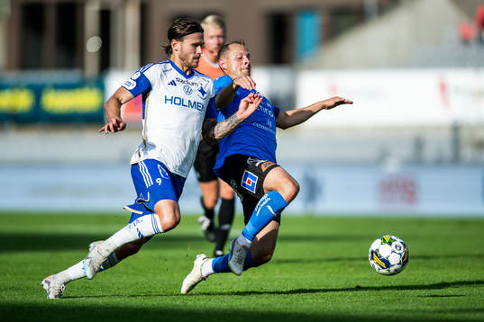 Arnor Traustason och Halmstads Joel Allansson