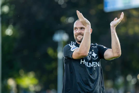 IFK Norrköpings målvakt Oscar Jansson jublar