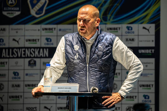 Halmstads tränare Magnus Haglund på presskonferensen