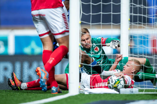 Kalmars målvakt Ricardo Friedrich och Axel Lindahl