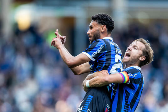Sirius Joakim Persson jublar med Daniel Stensson