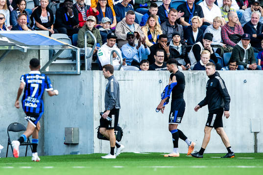 Sirius Wessam Abou Ali lämnar planen skadad
