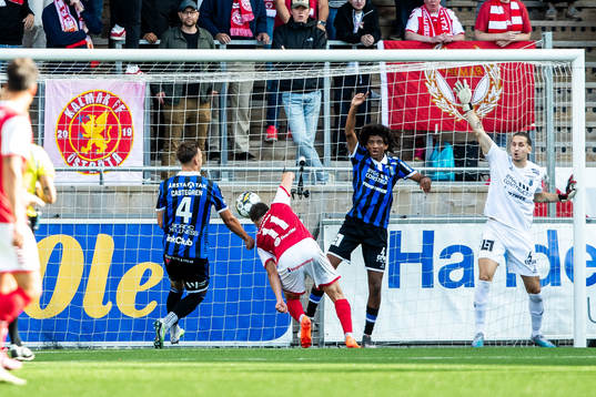 Kalmars Simon Skrabb gör 3-1 som sedan döms bort för