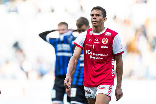 Kalmars Romario Pereira Sipiao deppar
