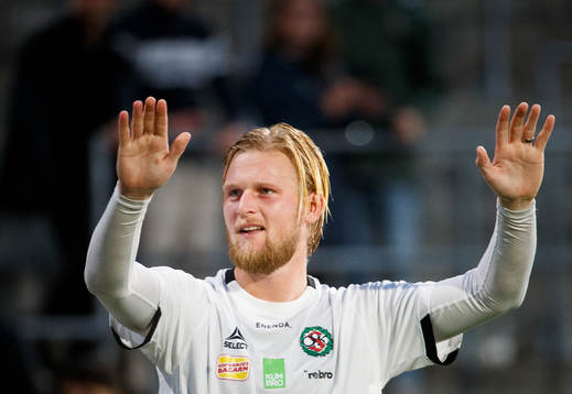 Örebros Kalle Holmberg jublar