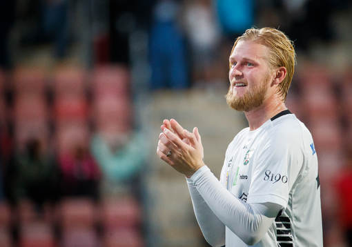Örebros Kalle Holmberg jublar