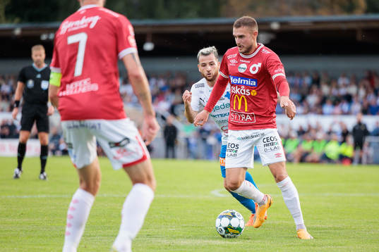 Värnamos Marco Bustos och Degerfors Christos Gravius