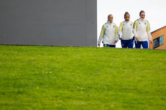 Hanna Bennison, Madelen Janogy and Kosovare Asllani of the