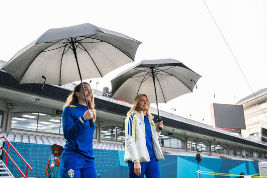 Kosovare Asllani and Fridolina Rolfö of the Swedish