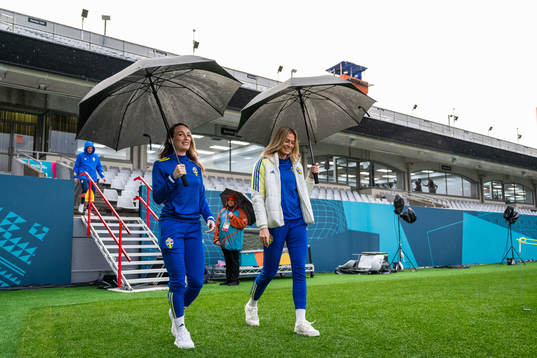 Kosovare Asllani and Fridolina Rolfö of the Swedish