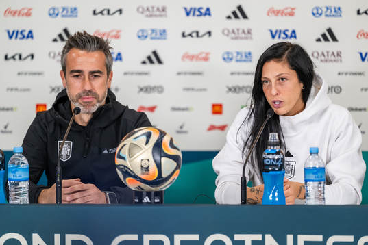 Head coach Jorge Vilda and Jennifer Hermoso of the Spanish