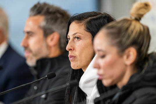 Head coach Jorge Vilda and Jennifer Hermoso of the Spanish