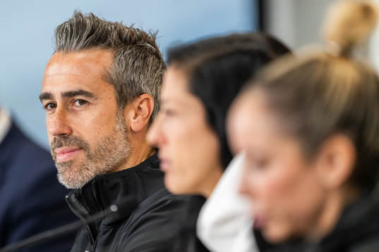 Head coach Jorge Vilda and Jennifer Hermoso of the Spanish