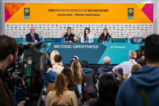 Head coach Jorge Vilda and Jennifer Hermoso of the Spanish