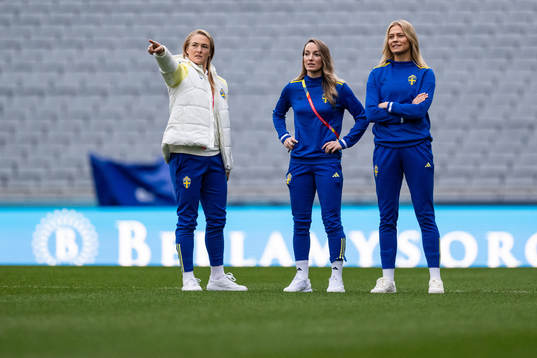 Magdalena Eriksson, Kosovare Asllani and Fridolina Rolfö