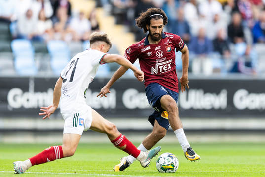 Skövde AIKs Isak Vidjeskog och Örgrytes Hady Saleh Karim