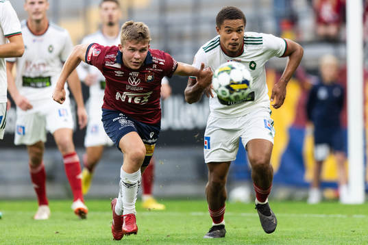 Örgrytes Isak Dahlqvist och Skövde AIKs Darrell Kamdem