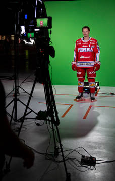 Timrås Jonathan Dahlén filmas mot en green screen