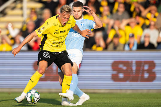 Mjällbys Herman Johansson och Malmö FFs Gabriel Busanello