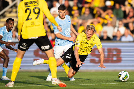 Mjällbys Herman Johansson och Malmö FFs Gabriel Busanello