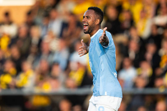 Malmö FFs Isaac Kiese Thelin reagerar