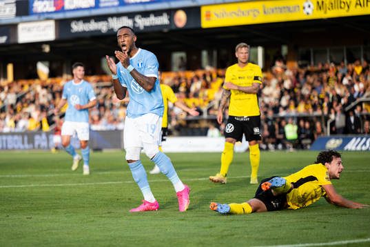 Malmö FFs Derek Cornelius deppar