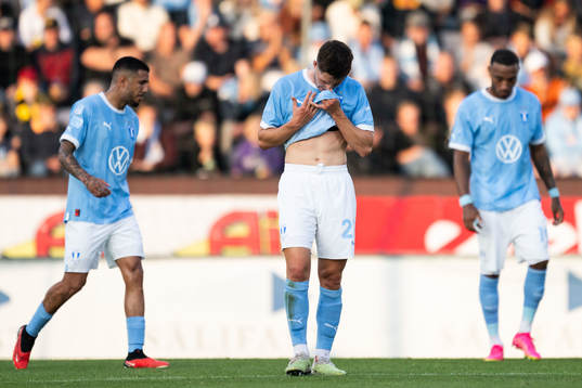 Malmö FFs Lasse Berg Johnsen deppar