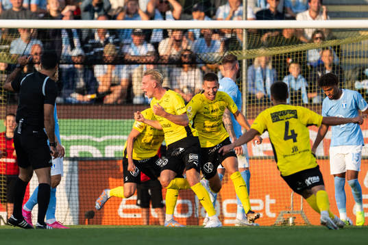 Mjällbys Herman Johansson jublar