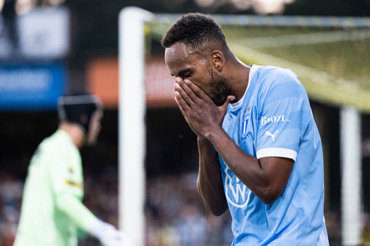 Malmö FFs Isaac Kiese Thelin deppar