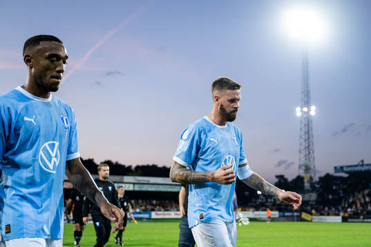 Malmö FFs Derek Cornelius och Pontus Jansson deppar